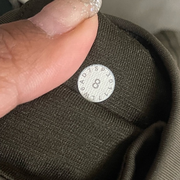 Lululemon green mesh capri size 8 - Picture 3 of 4